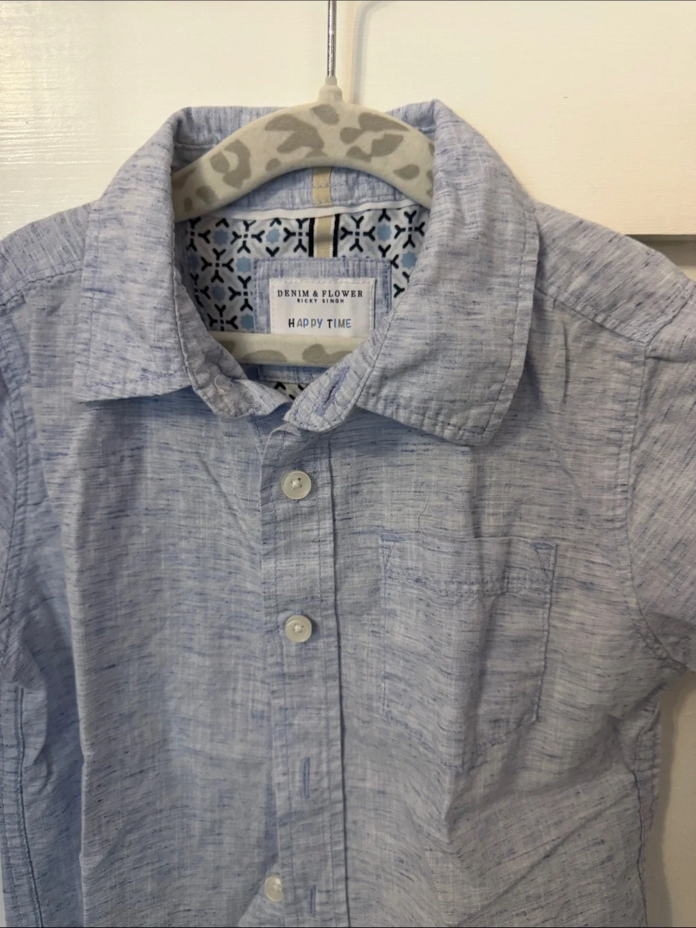 Denim & Flower Light Blue Short-Sleeve Button-Down Shirt - mark on back (2)